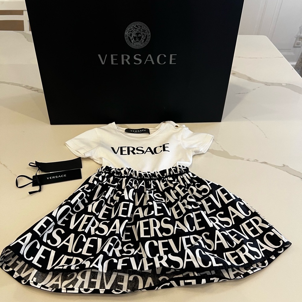BNWT VERSACE logo dress 18-24M Iconic Black and White